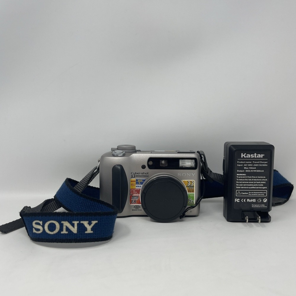 Sony Silver Cyber shot Camera DSC-S75 Carl Zeiss MPEGmovieEX New battery/charger